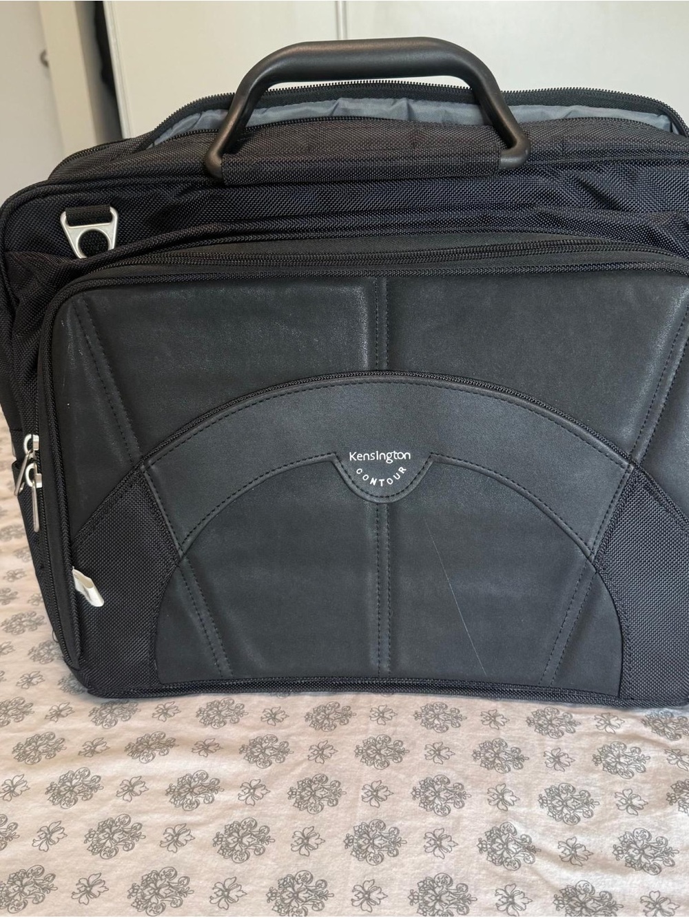 Kensington Contour black laptop briefcase - Professional Work Bag